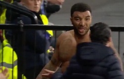 Troy Deeney nói gì với HLV Emery sau khi bị đuổi khỏi sân trong trận Watford thua Arsenal?