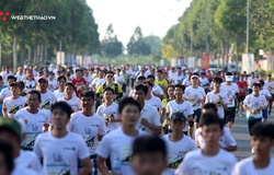 Chùm ảnh: "Dòng lũ" ở Mekong Delta Marathon 2019