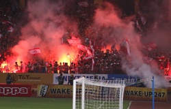 Chấm dứt việc CĐV Hải Phòng đốt pháo sáng: Chẳng lẽ bó tay?