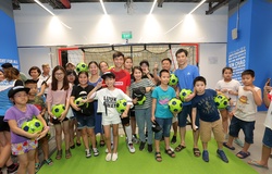 Tuyển thủ Phan Văn Đức ‘hút fan’ ngày Decathlon Hà Nội khai trương cửa hàng đầu tiên