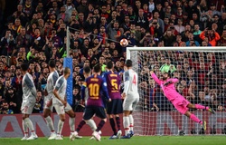 Cú đá phạt của Messi vào lưới Liverpool xem còn phê hơn qua góc nhìn trên khán đài