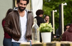 NHM choáng với cách Salah "giải sầu" sau thất bại của Liverpool trước Barca