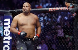 Daniel Cormier tiết lộ việc phẫu thuật cột sống hồi cuối năm ngoái