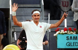 Roger Federer trở lại sân đất nện hoàn hảo trước mắt các siêu sao