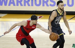 Curry em tỏa sáng, Curry anh thẳng tay dập tắt, đưa Warriors lội ngược dòng ngoạn mục