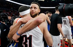 Stephen Curry hé lộ đoạn tin nhắn gửi em trai sau khi phũ phàng quét sạch 4-0 khỏi NBA Playoffs 2019