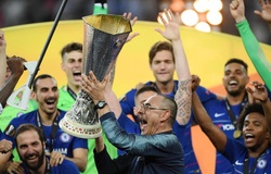 HLV Sarri hé mở tương lai sau khi cùng Chelsea vô địch Europa League