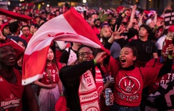 Fan Raptors bắn pháo hoa quấy rối trước khách sạn của Warriors lúc 3 giờ sáng: "Lầy" vậy ai chơi?