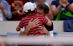 Khoảnh khắc rung động Roland Garros 2019 khi chứng kiến cậu bé chạy xuống sân an ủi cha