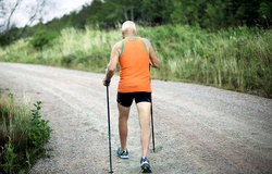 Nghiên cứu khoa học: Đi bộ nhanh giúp con người tránh chết sớm