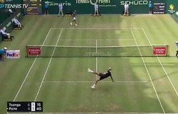 Jo-Wilfried Tsonga và Benoit Paire nổi hứng đá bóng ở Halle Open