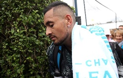 Trai hư Kyrgios thắng trận vẫn mắng trọng tài xối xả