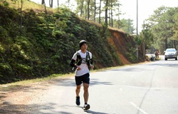 Chàng trai Việt đánh bại dàn hảo thủ để vô địch cự ly ultra trail trên đất Mã