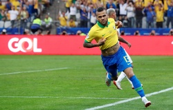 Dani Alves cân bằng thành tích của "Vua bóng đá" Pele ở ĐT Brazil