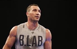 Wladimir Klitschko, huyền thoại "số nhọ" cứ ra biển là gặp biến