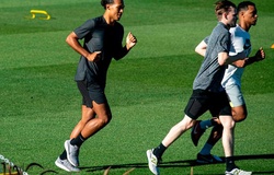 Người hâm mộ Liverpool “giật mình” khi Van Dijk tập cùng đội bóng khác ở Bồ Đào Nha