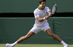 Djokovic khởi đầu hành trình bảo vệ ngôi vô địch Wimbledon thật kỳ dị khi thắng ngược cả 3 set