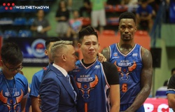 Nước mắt tuôn rơi trong ngày HLV Todd Purves chia tay Hanoi Buffaloes