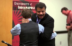 Có thể bạn chưa biết, nhà khoa học Neil deGrasse Tyson từng là một siêu đô vật trung học