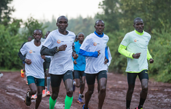 Eliud Kipchoge ‘chạy dọc bờ biển Việt Nam’ chuẩn bị cho Thử thách 1:59