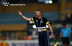 Sau hành động phản cảm với trọng tài, HLV Chu Đình Nghiêm đưa ra lời xin lỗi