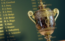 Nét thú vị độc nhất trên chiếc Cúp vô địch Wimbledon được trao cho Djokovic