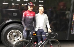 Đăng quang muộn 8 năm, Chris Froome đi vào lịch sử
