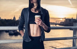 Uống cà phê trước khi chạy hoặc tập thể thao lợi hay hại?