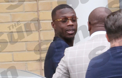 Nicolas Pepe xuất hiện trên sân tập Arsenal, chuẩn bị ký hợp đồng 72 triệu bảng