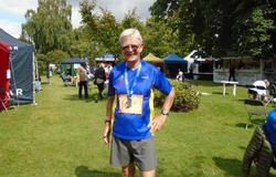 Người đàn ông 67 tuổi 500 lần chạy marathon trong vòng 27 năm