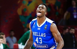 Giannis Antetokounmpo hào hứng trong màu áo ĐT Hy Lạp
