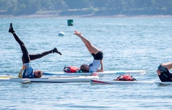 Nữ chuyên gia chết đuối trong buổi học yoga trên ván chèo đứng