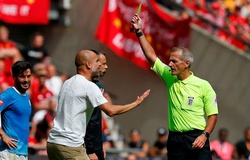 Guardiola trở thành HLV Ngoại hạng Anh đầu tiên nhận thẻ vàng ở Siêu Cúp Anh