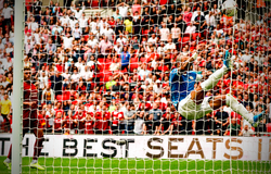 Walker cứu thua không tưởng đem Siêu Cúp Anh về cho Man City trước Liverpool