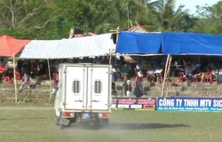 HY HỮU: Trọng tài nhờ đến xe thùng của công an hộ tống để… thoát thân