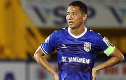 Anh Đức động viên Tấn Trường sau sai lầm ở chung kết AFC Cup 2019