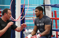 Anthony Joshua quyết không thay đổi HLV