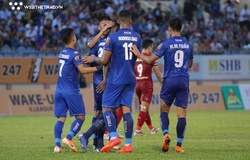 HLV Quảng Nam nói gì về tình huống thổi penalty gây tranh cãi?