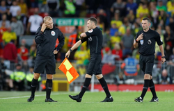 Vì sao VAR ra mắt thất bại khiến trận Liverpool vs Norwich bị hoãn 5 phút?