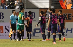 Cầu thủ Sài Gòn nổi cáu trọng tài vì bị mất oan bàn thắng?