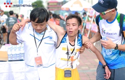 Lê Tấn Hi lần đầu vô địch Đà Nẵng International Marathon với đôi giày thủng ngón
