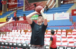 Thang Long Warriors có đúng luật khi đổi Jaywuan Hill lấy Zach Allmon?