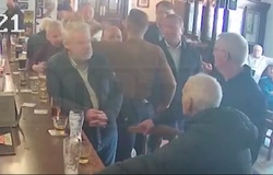 Conor McGregor bị điều tra vì tấn công một người cao tuổi tại quán bar