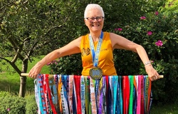 Đáng nể bà lão 66 tuổi chạy 100 marathon trong 5 năm