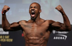 Jon Jones hầu tòa tháng 9 do sàm sỡ nữ phục vụ CLB thoát y