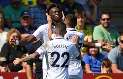 Abraham phá vỡ rào cản 6 năm tại Chelsea bằng cú đúp đặc biệt