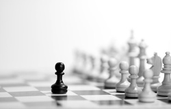 Quân Tốt trên bàn cờ vua: Khác biệt thân phận theo dòng thời gian