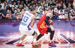 Marc Gasol lên tiếng đúng lúc, Tây Ban Nha vượt lên dẫn đầu bảng C