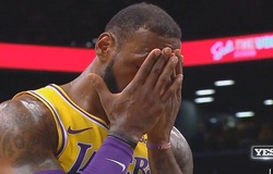 LeBron James rơi nước mắt khi được Nike tặng cả một trung tâm bóng rổ