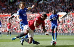 CĐV MU "mượn" Maguire để giễu Leicester